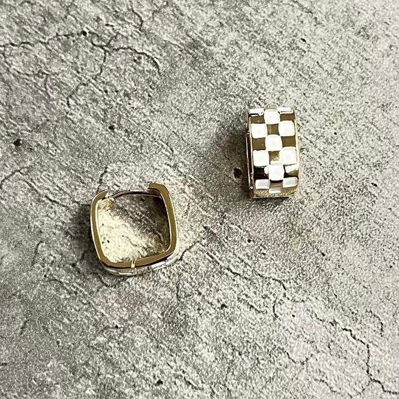 checker thick mini gold hoop earrings grunge - Picture 4 of 9